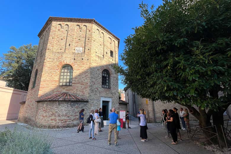 Il Battistero Neoniano