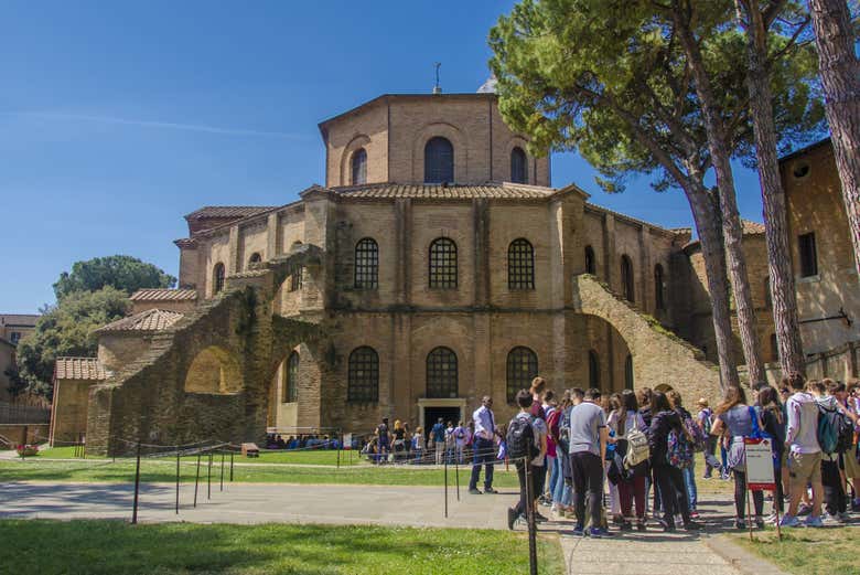 Entrando nella Basilica di San Vitale