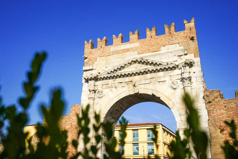 Detalles del Arco de Augusto