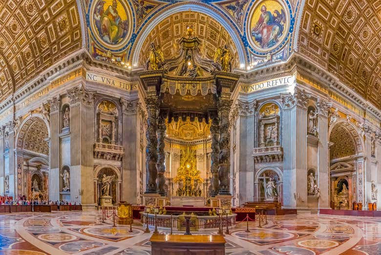 O Altar Papal e seu Baldaquin