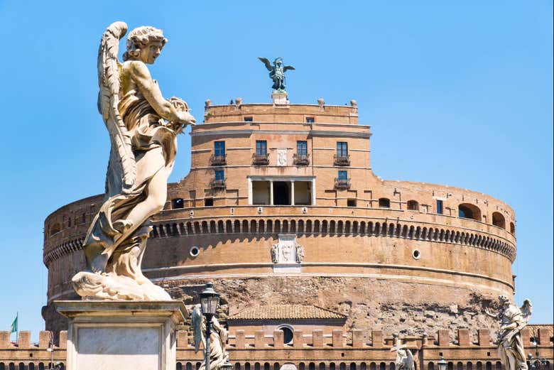 Uno de los ángeles que custodia el Castillo de Sant'Angelo