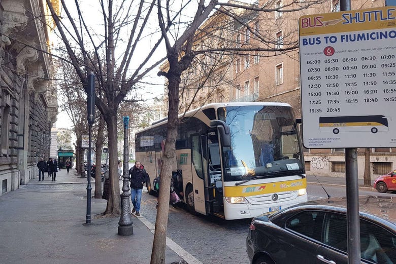 O ônibus em uma das paradas
