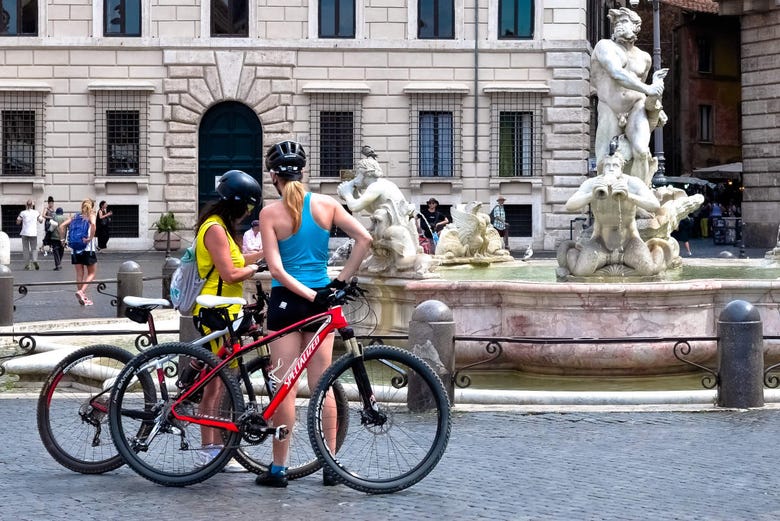 De bicicleta pela Piazza Navona