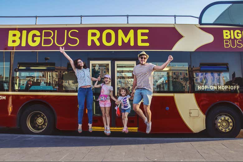 Disfrutando del autobús turístico de Roma
