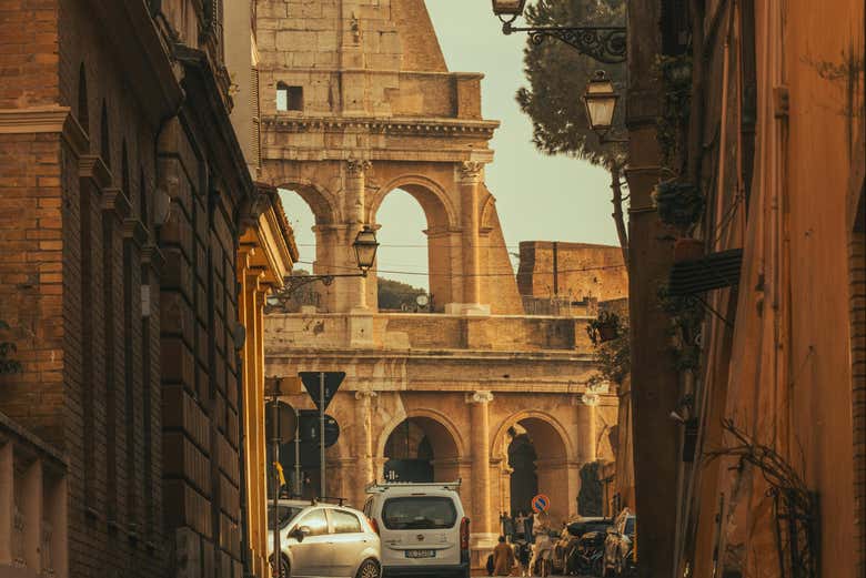 Una calle con vistas al Coliseo