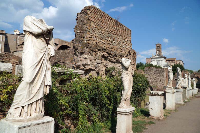 Estátuas da Casa das Vestais no Fórum Romano