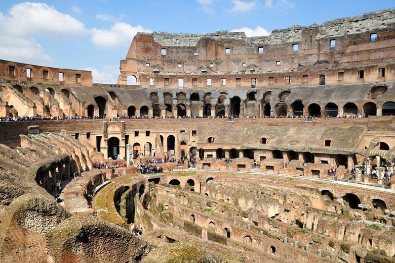 À l'intérieur du Colisée à Rome