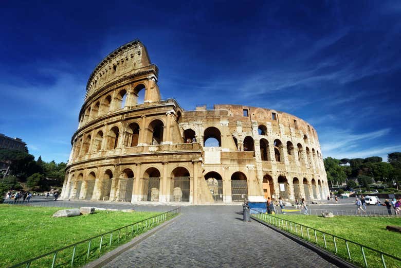 Il Colosseo visto da fuori