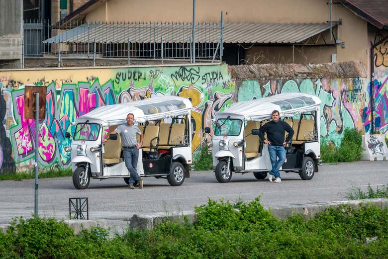 Preparados para recorrer Roma en un tuk tuk eléctrico