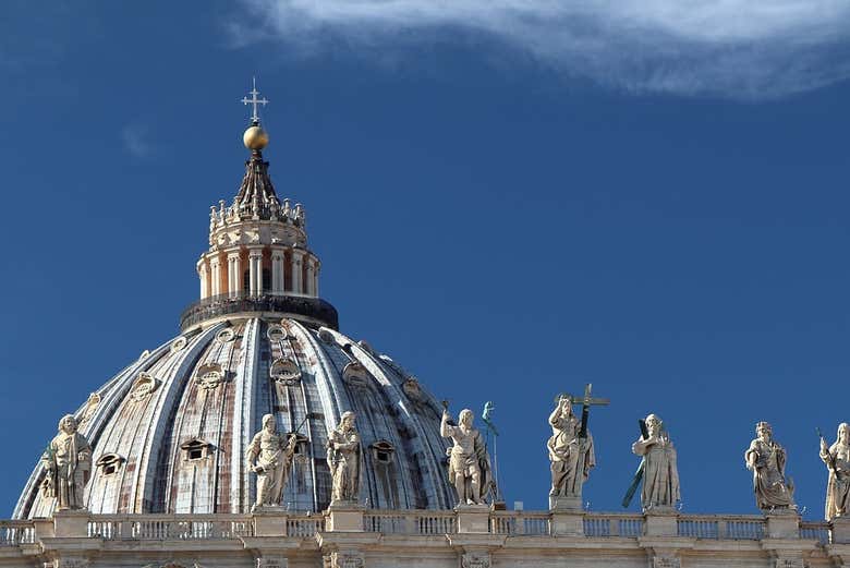 Cupola e statue della Basilica di San Pietro