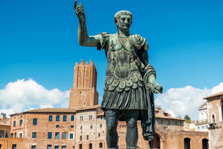 Estatua del emperador romano Trajano