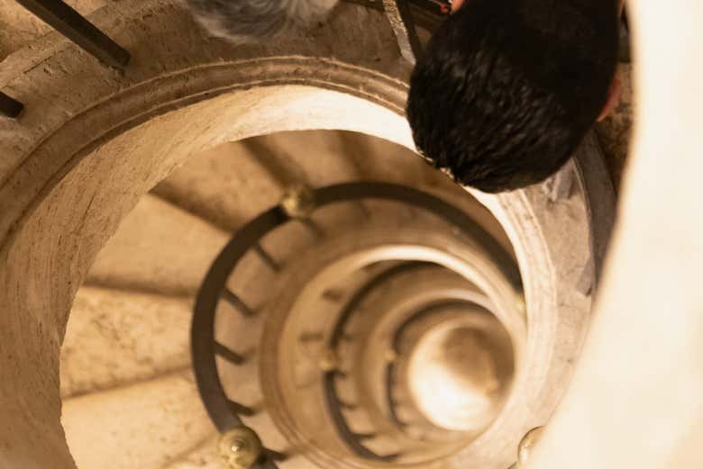 Escaliers en colimaçon dans la tour
