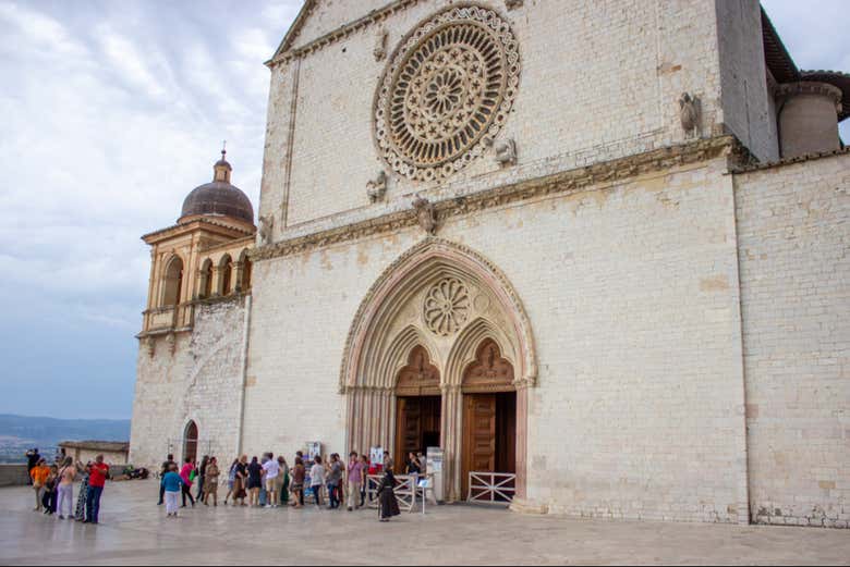 Fachada de la Basílica de San Francisco en Asís