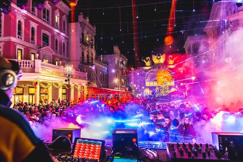 Fiesta nocturna en Cinecittà