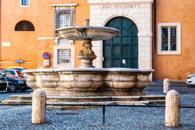 La Fontana del Pianto di fronte a Palazzo Cenci