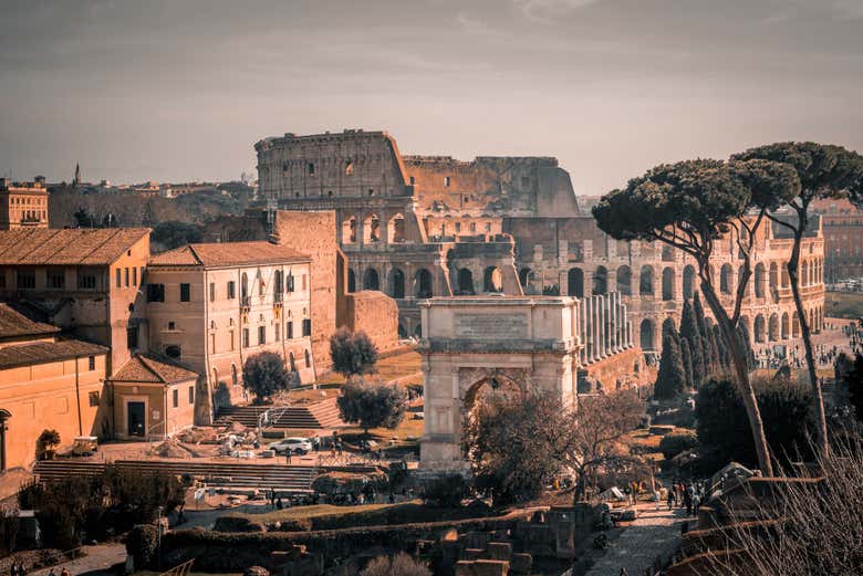 Vistas del Foro Romano y el Coliseo 