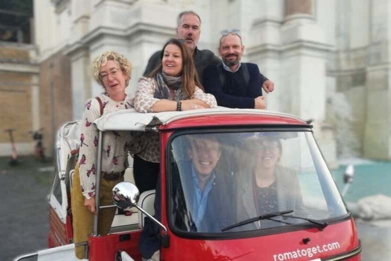 Group photo in tuk tuk