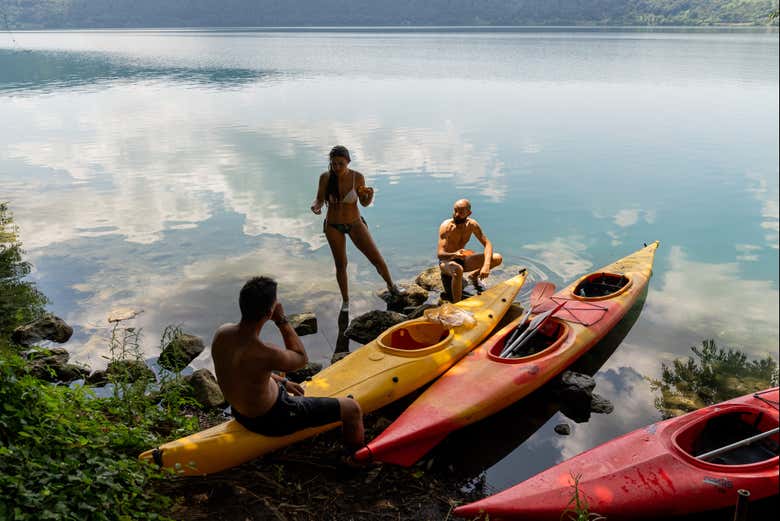 Relax on the shore of Lake Albano