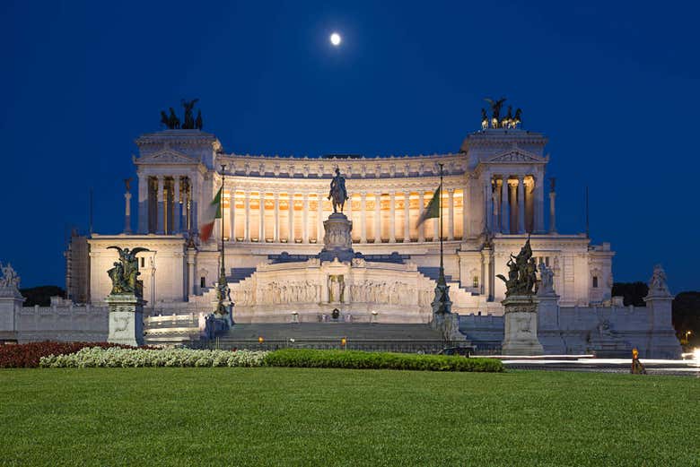 Monumento a Vittorio Emanuel II de noche