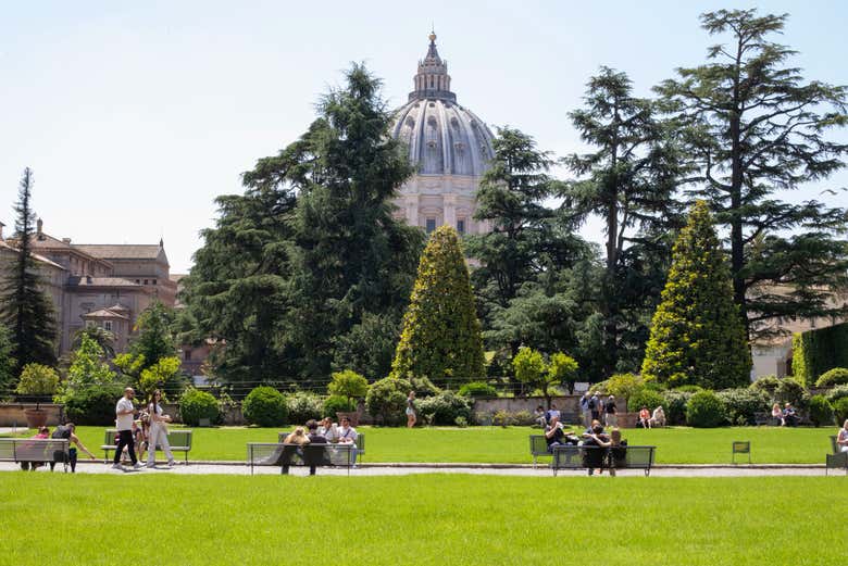 Los Museos Vaticanos en un día soleado