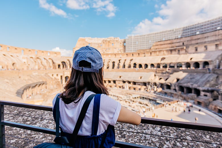 Observando el interior del Coliseo