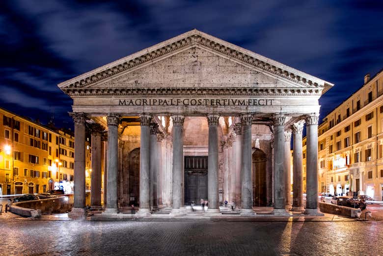 Osservando il Pantheon 