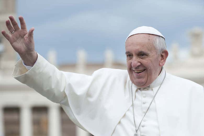 Pope Francis greeting worshippers