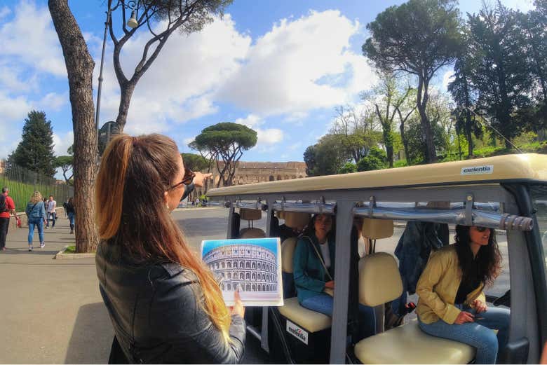 En una de las paradas durante el tour por Roma