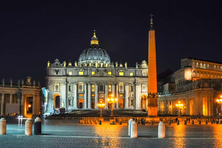 Piazza San Pietro di sera