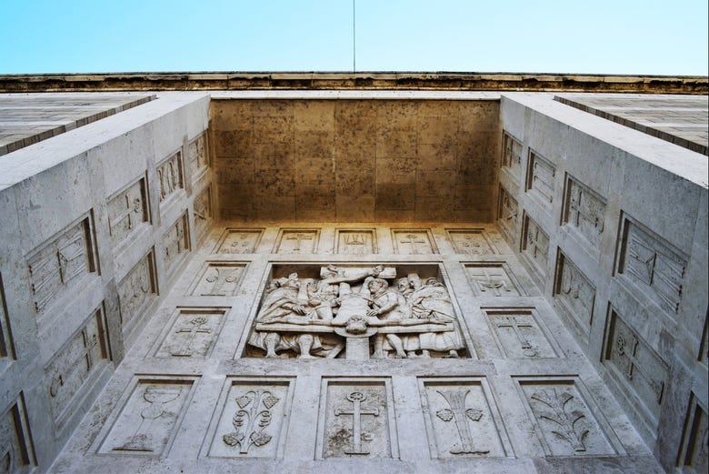 Portico della Basilica dei Santi Pietro e Paolo