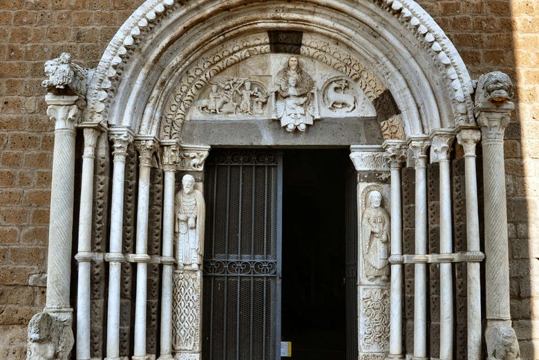 Pórtico de Santa Maria Maggiore, em Tuscania