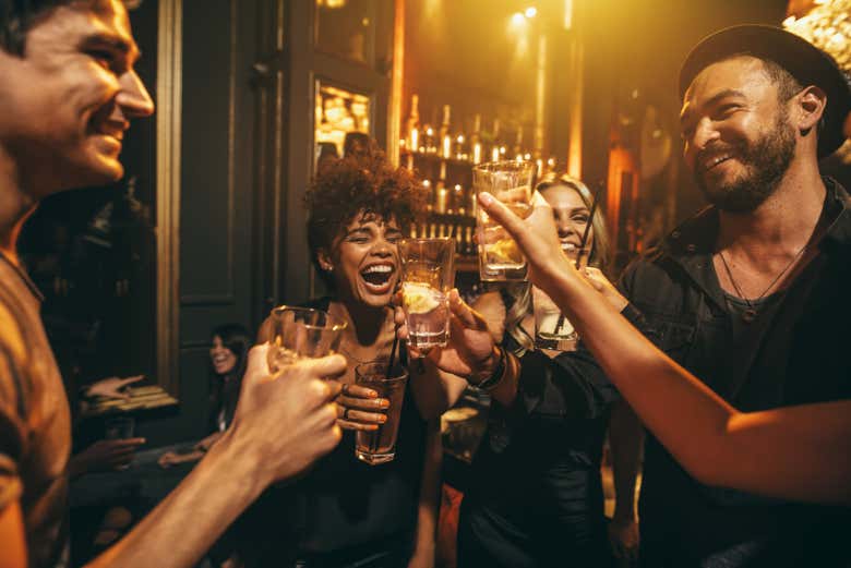 Un brindis en grupo