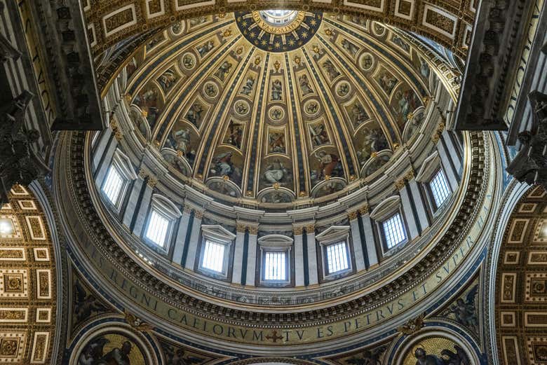 Le plafond et la coupole de la basilique Saint-Pierre