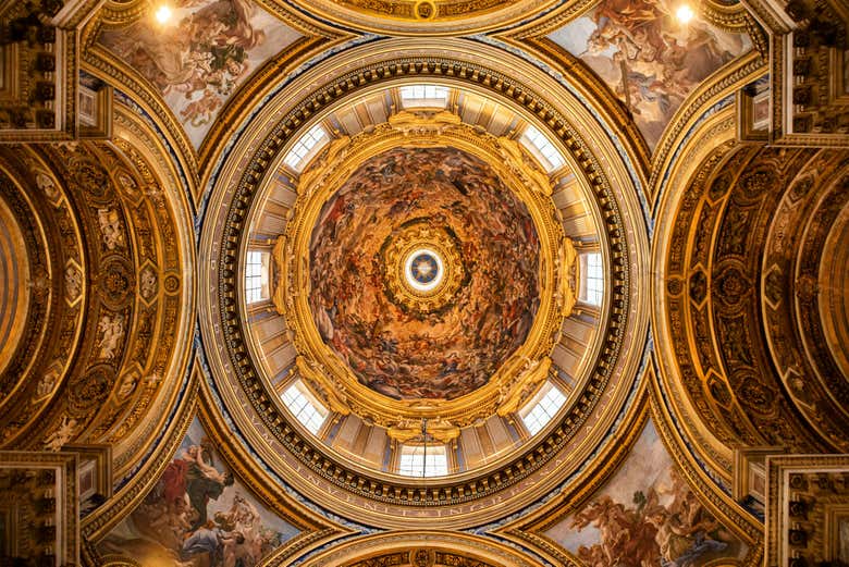 Le plafond et la coupole de la basilique Saint-Pierre