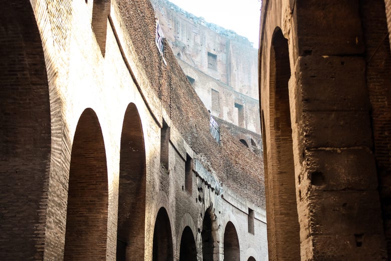 Passeando pelos subterrâneos do Coliseu