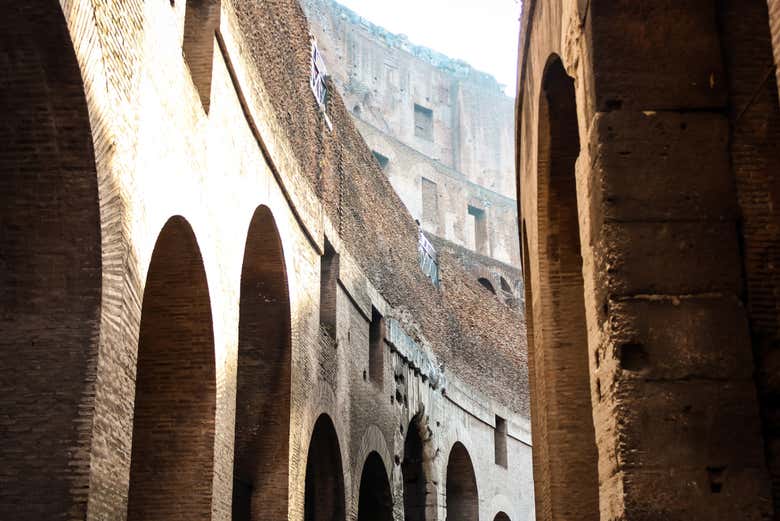 Paseando por los subterráneos del Coliseo