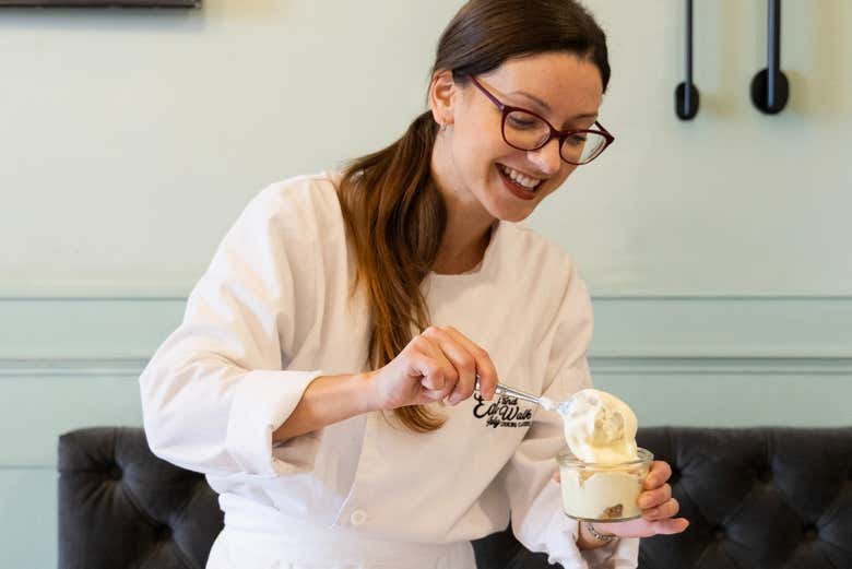 making tiramisù