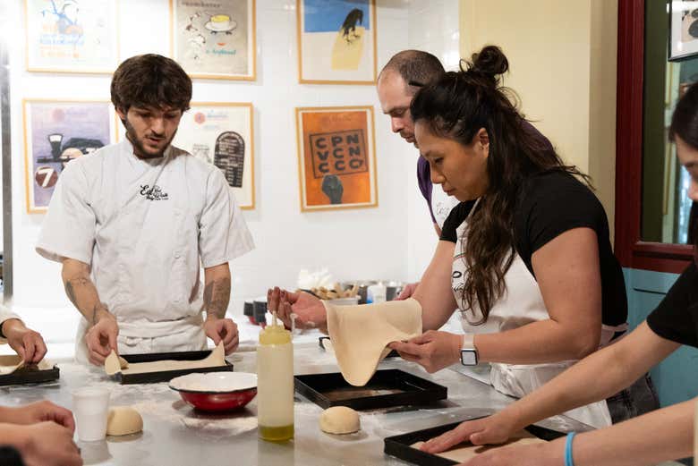 Imparando a fare l'impasto della pizza