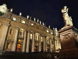St Peter's Basilica, statues