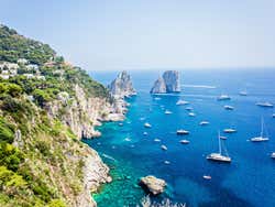 Vistas de los Faraglioni desde Capri