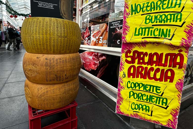 Os famosos queijos do Mercado Testaccio 