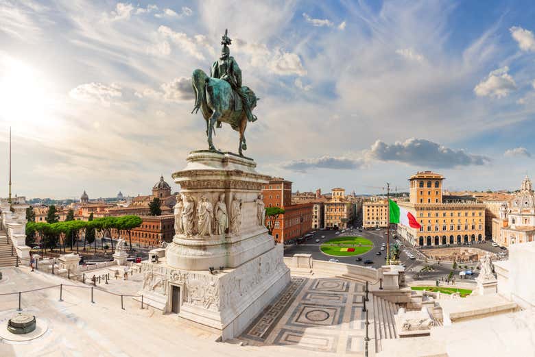 Visit Piazza de Venezia