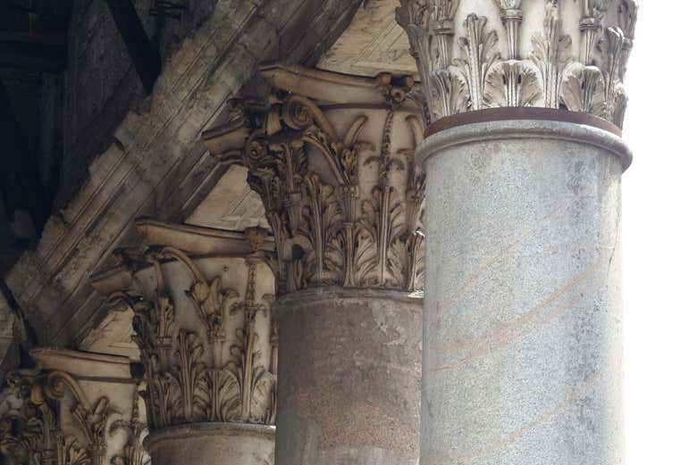 Detalle de las columnas del Panteón