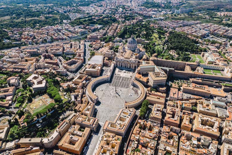 Vista aerea su Piazza San Pietro