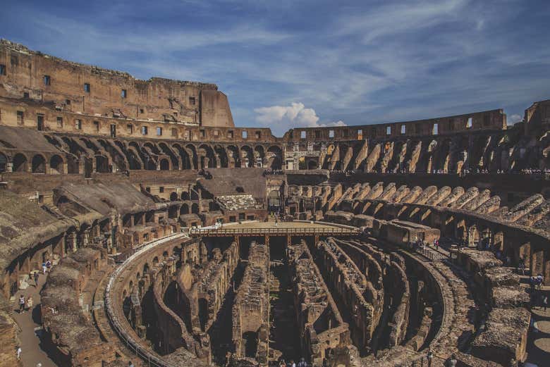 Interior del Coliseo, el anfiteatro romano más grande del mundo