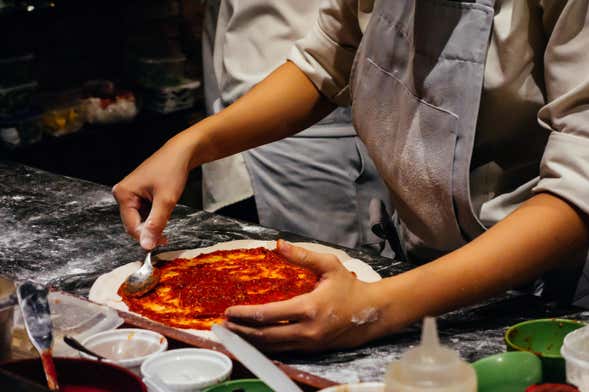 Uma aula de culinária de pizza em Roma: aproveite sua criação