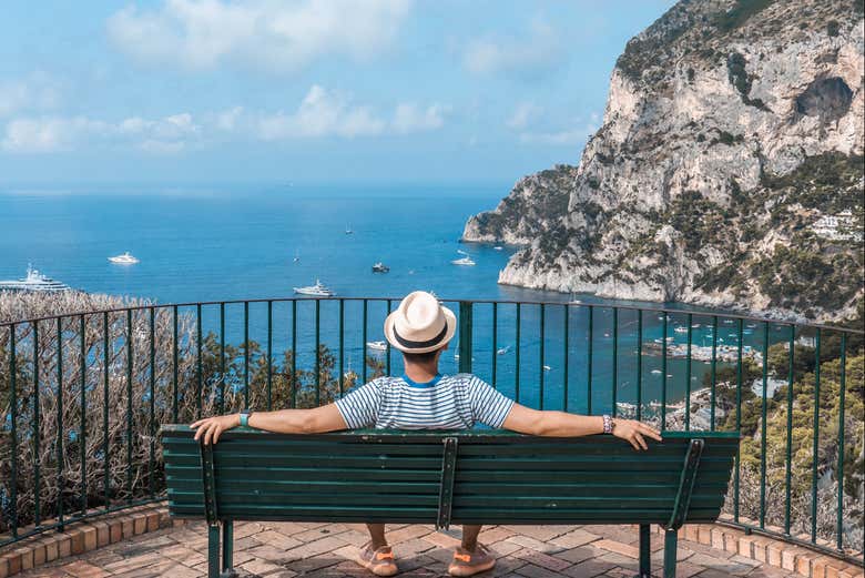 Admirando as vistas de Capri