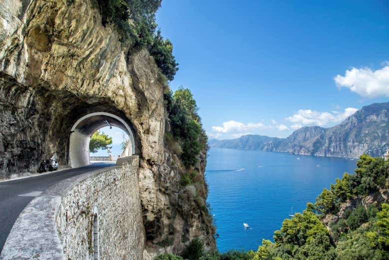 Recorreremos los bellos paisajes de la Costa Amalfitana