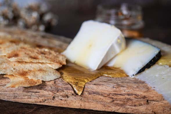 Visita guidata di Loccis Santus + Degustazione di formaggio e miele