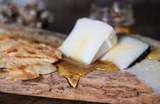 Visita guiada por Loccis Santus + Degustación de quesos y miel